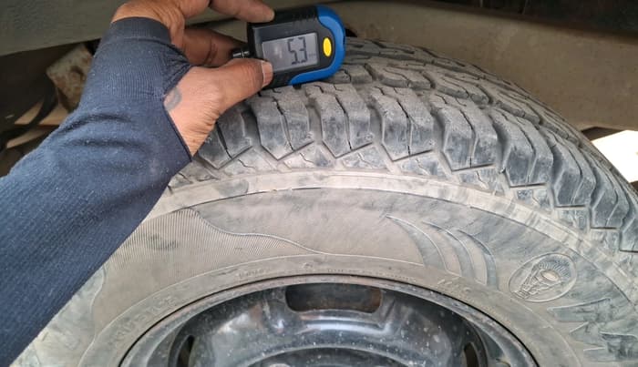 2010 Mahindra Bolero SLX BS-III, Diesel, Manual, 2,91,552 km, tyre