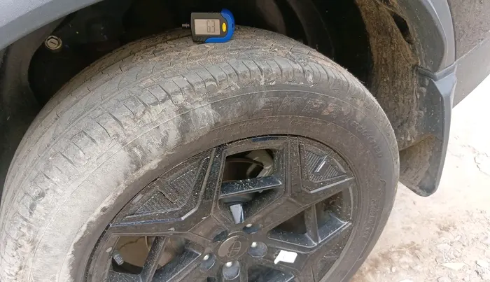 2024 Tata Safari ADVENTURE PLUS DARK EDITION AT, Diesel, Automatic, 8,917 km, tyre