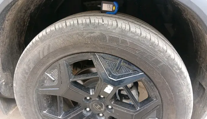 2024 Tata Safari ADVENTURE PLUS DARK EDITION AT, Diesel, Automatic, 8,917 km, tyre