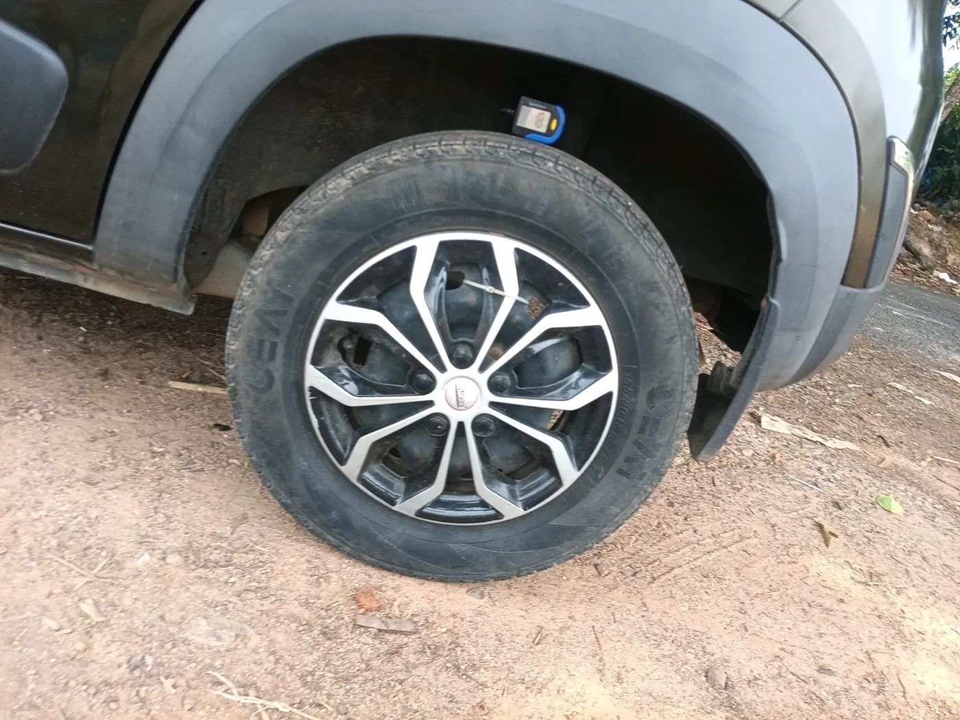 2016 Renault Kwid RXL, Petrol, Manual, 85,075 km, tyre
