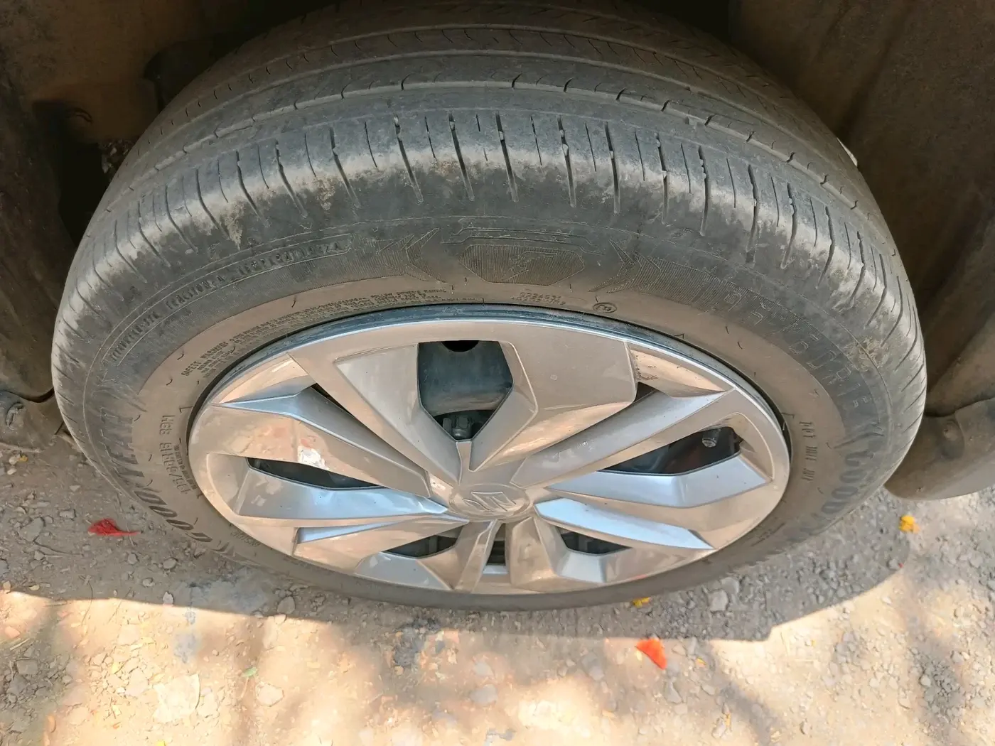 2023 Maruti FRONX DELTA CNG 1.2 MT, CNG, Manual, 28,967 km, tyre