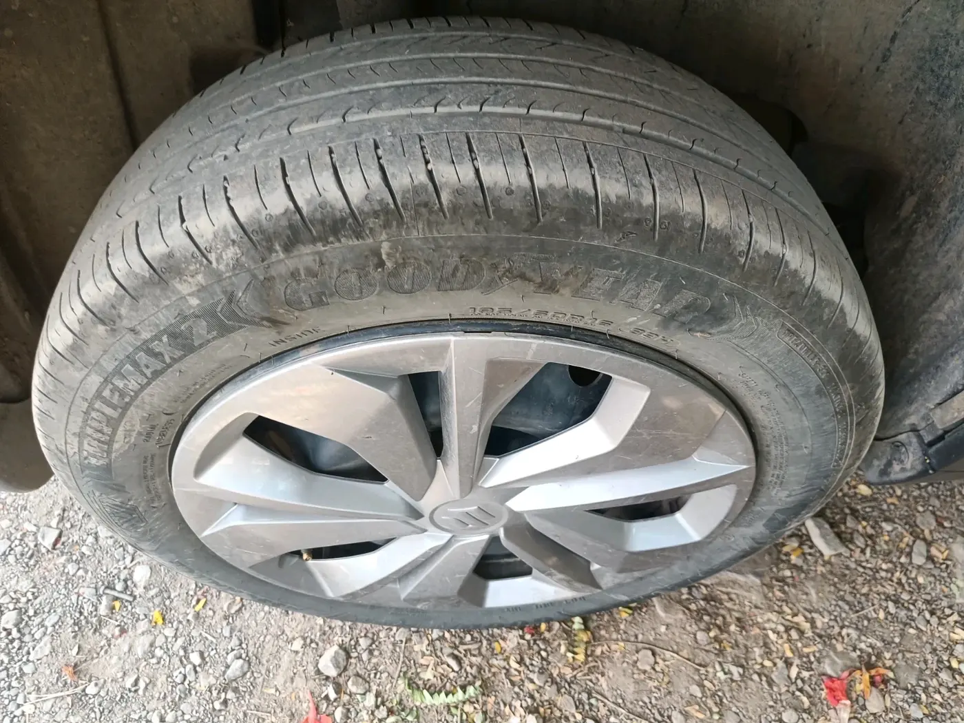 2023 Maruti FRONX DELTA CNG 1.2 MT, CNG, Manual, 28,967 km, tyre