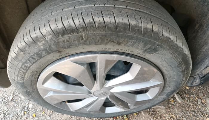 2023 Maruti FRONX DELTA CNG 1.2 MT, CNG, Manual, 28,967 km, tyre