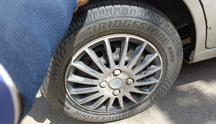 2013 Maruti Wagon R 1.0 VXI, Petrol, Manual, 1,11,053 km, tyre
