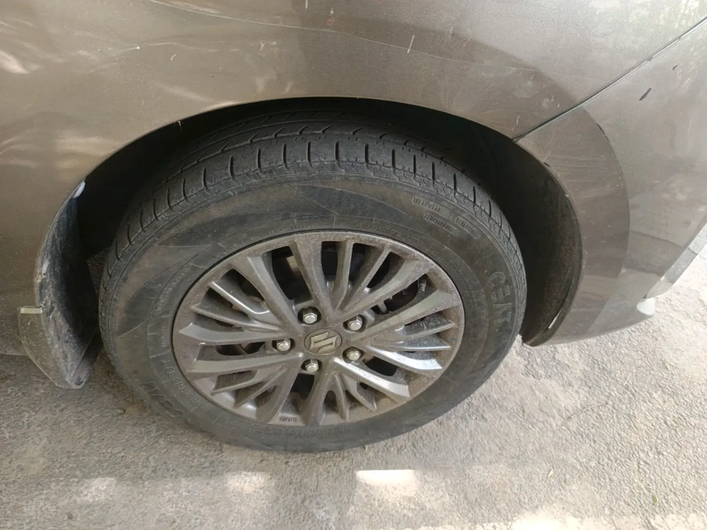 2020 Maruti Ertiga ZXI+ SHVS, Petrol, Manual, 80,421 km, tyre