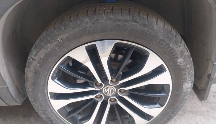 2021 MG HECTOR PLUS SELECT 2.0 DIESEL TURBO MT 7-STR, Diesel, Manual, 27,834 km, tyre