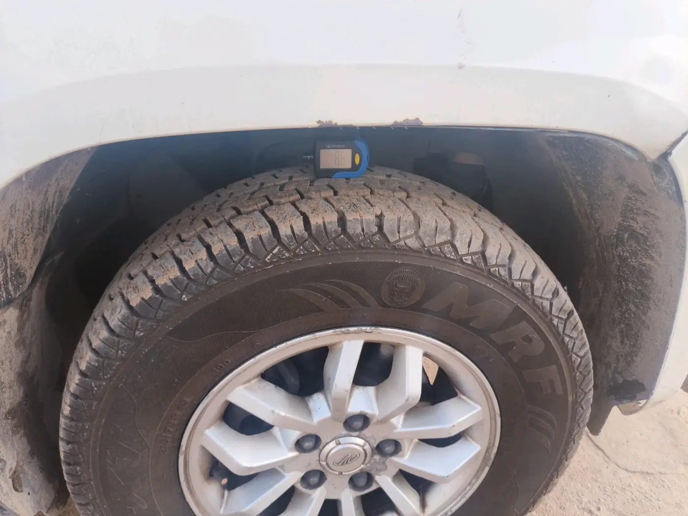 2016 Mahindra TUV300 T8 AMT, Diesel, Automatic, 1,17,605 km, tyre