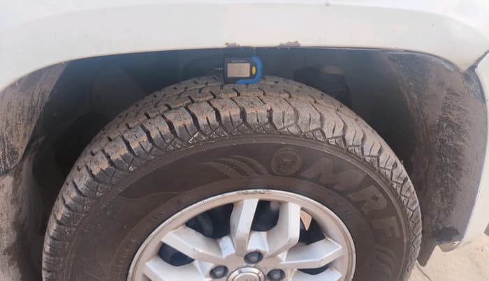 2016 Mahindra TUV300 T8 AMT, Diesel, Automatic, 1,17,605 km, tyre