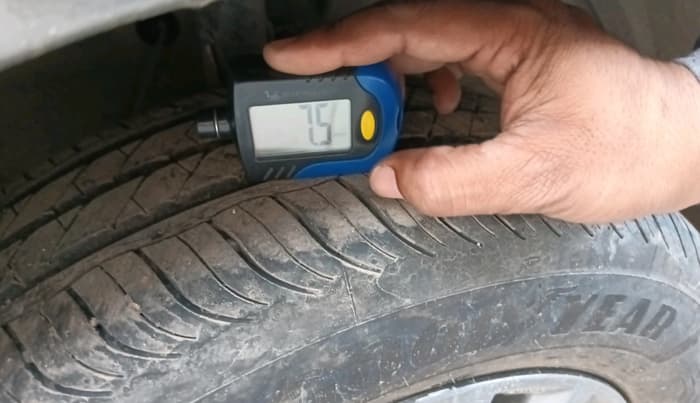2019 Maruti Ertiga ZXI+ SHVS, Petrol, Manual, 82,107 km, tyre