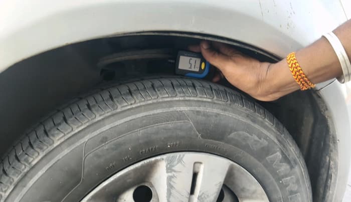 2011 Maruti Ritz LXI, CNG, Manual, 1,10,034 km, tyre