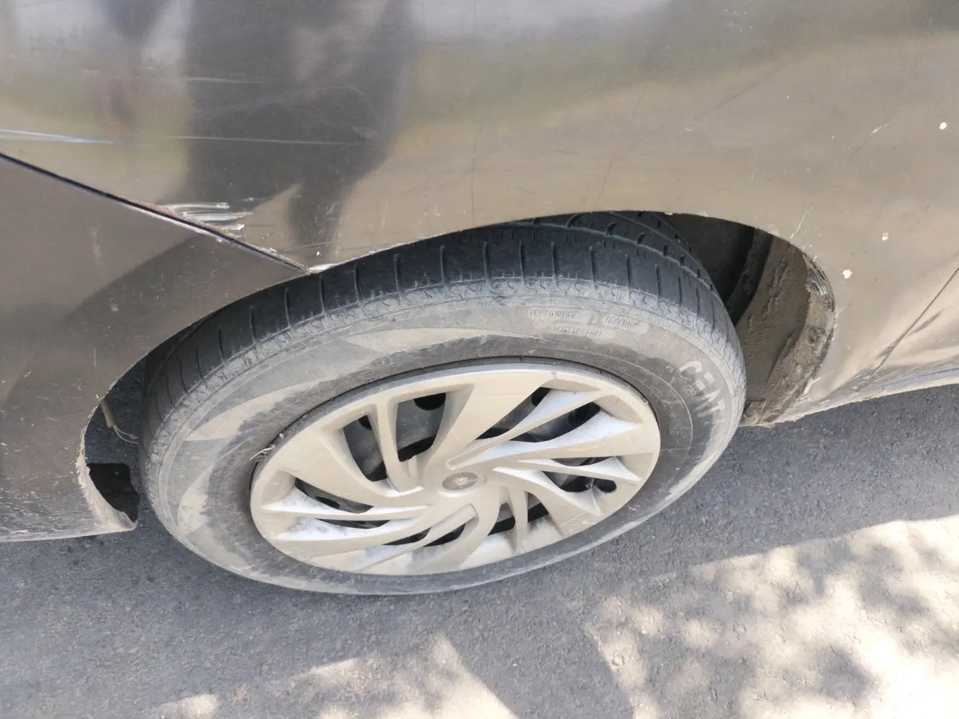 2017 Maruti Ertiga VXI CNG, CNG, Manual, 1,19,696 km, tyre