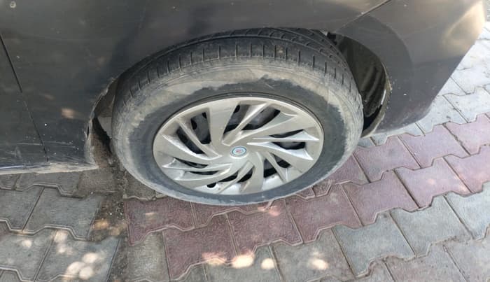2017 Maruti Ertiga VXI CNG, CNG, Manual, 1,19,696 km, tyre