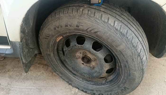 2018 Renault Duster RXS CVT, Petrol, Automatic, 1,14,258 km, tyre