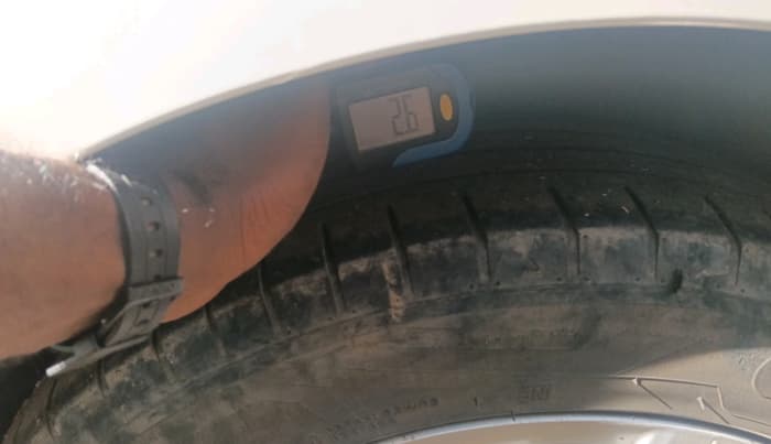 2016 Volkswagen Vento HIGHLINE 1.5 AT, Diesel, Automatic, 1,29,118 km, tyre