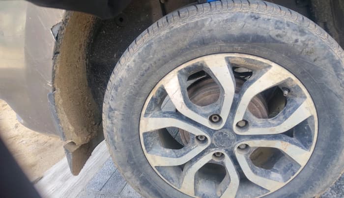 2013 Nissan Terrano XL (D), Diesel, Manual, 1,29,765 km, tyre