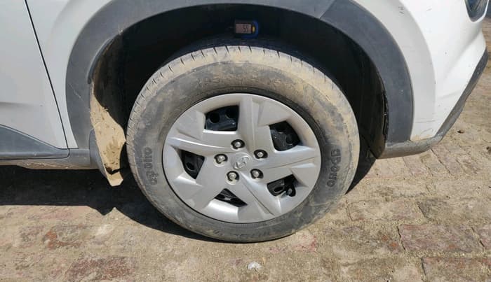 2020 Hyundai VENUE S 1.2, Petrol, Manual, 60,089 km, tyre