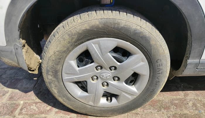 2020 Hyundai VENUE S 1.2, Petrol, Manual, 60,089 km, tyre