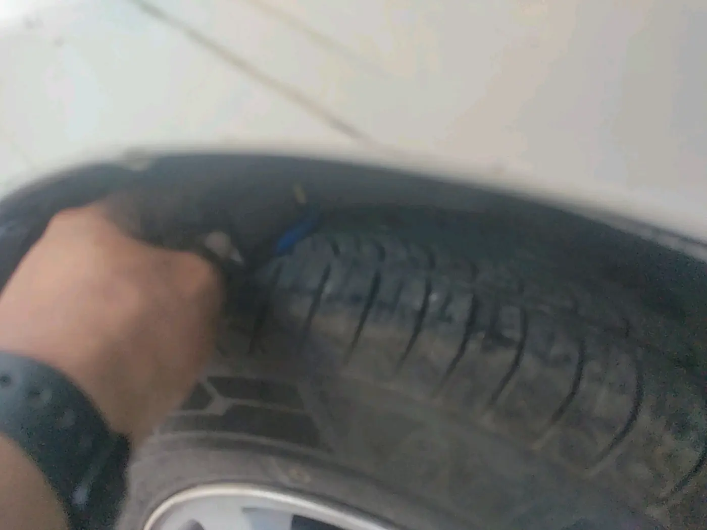 2010 Maruti Swift ZXI, Petrol, Manual, 65,094 km, tyre