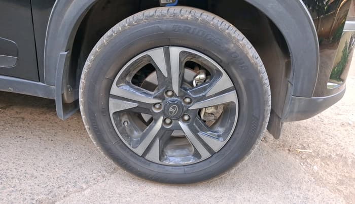 2024 Tata NEXON Fearless Plus S 1.2 Revotron 7DCA Dark Edition, Petrol, Automatic, 14,698 km, tyre
