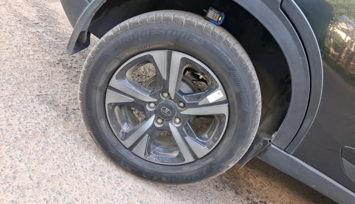 2024 Tata NEXON Fearless Plus S 1.2 Revotron 7DCA Dark Edition, Petrol, Automatic, 14,698 km, tyre