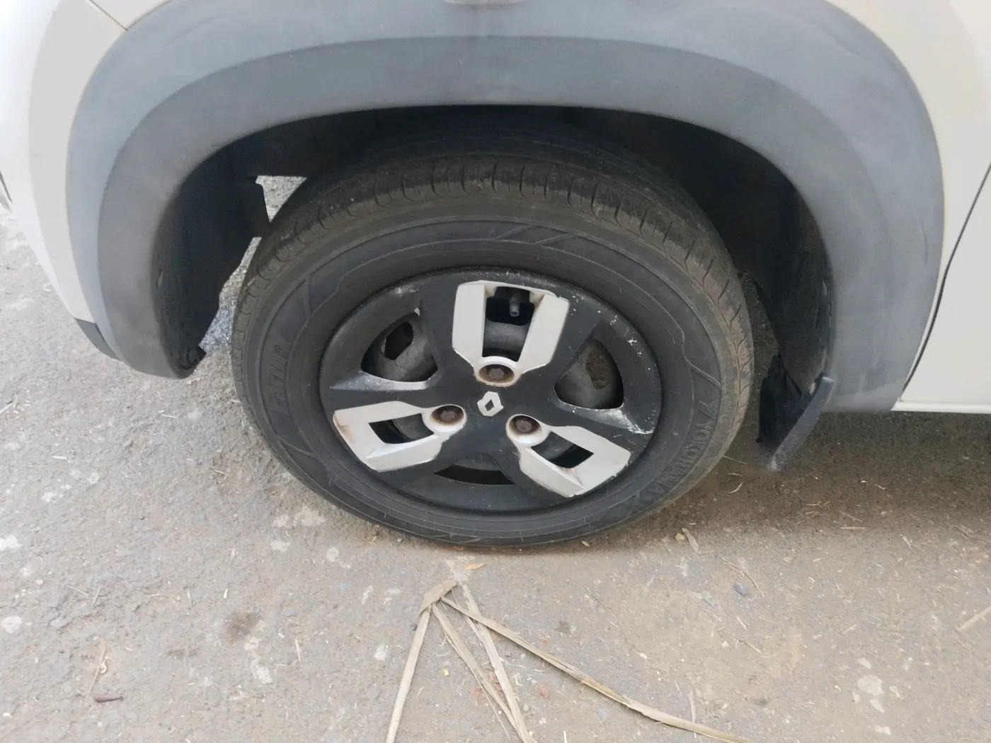 2016 Renault Kwid RXT 0.8 (O), Petrol, Manual, 1,24,036 km, tyre