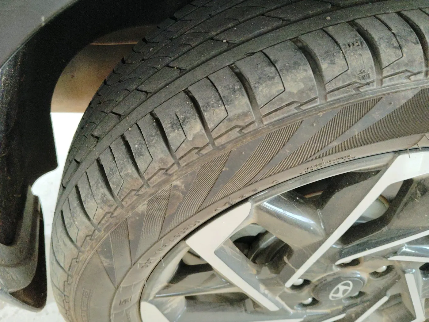 2025 Hyundai ALCAZAR Signature 6 STR 1.5 Turbo GDi Petrol DCT, Petrol, Automatic, 14,000 km, tyre