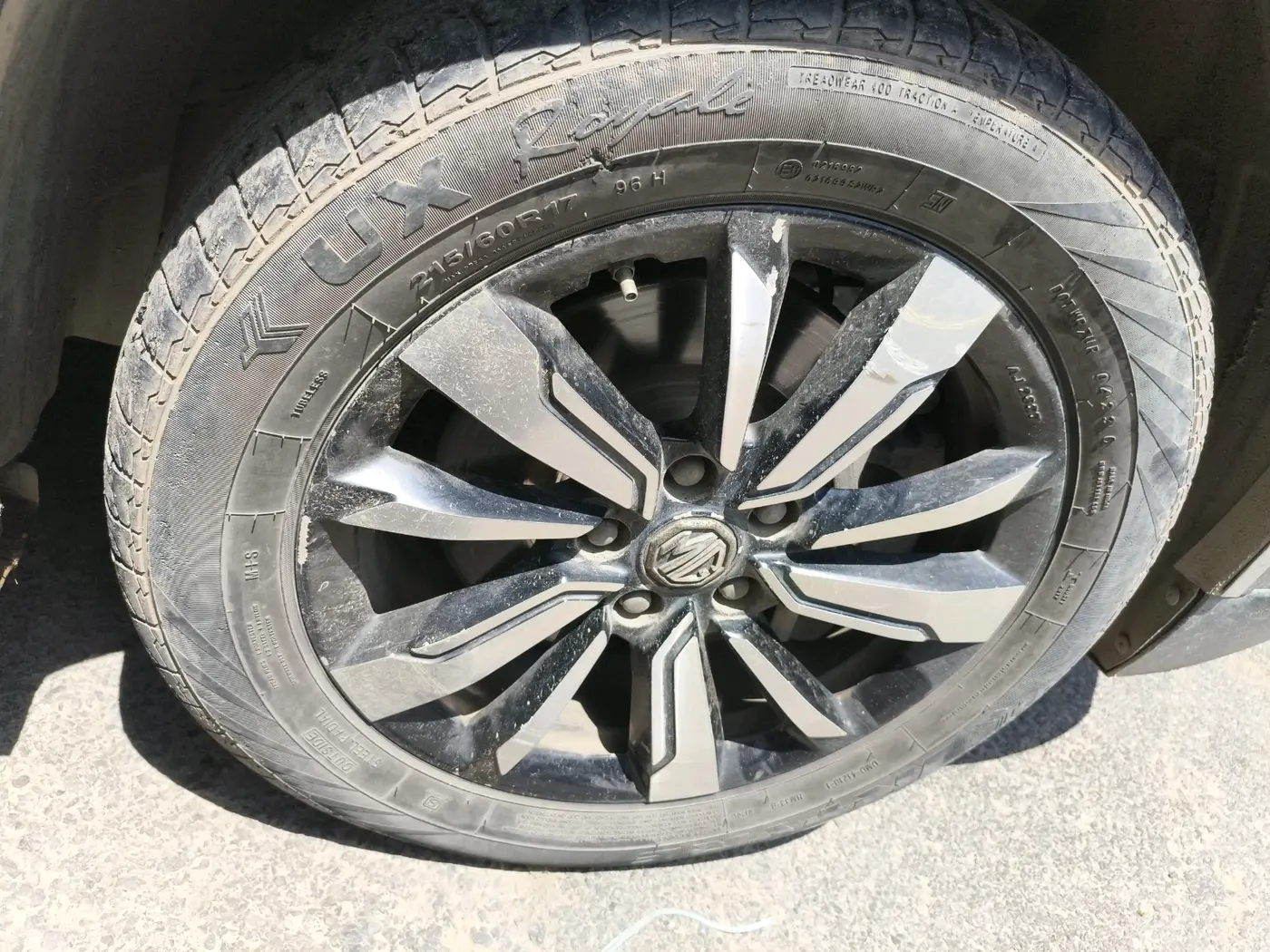 2019 MG HECTOR SHARP 2.0 DIESEL, Diesel, Manual, 2,24,313 km, tyre