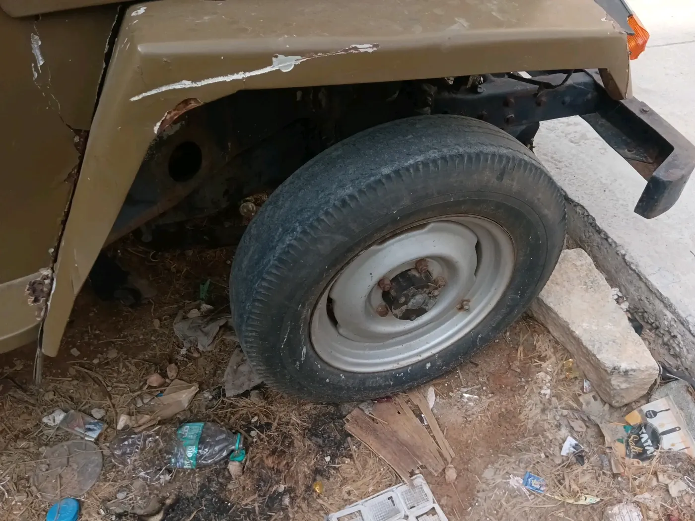 1999 Mahindra JEEP 4*2, Diesel, Manual, 38,250 km, tyre
