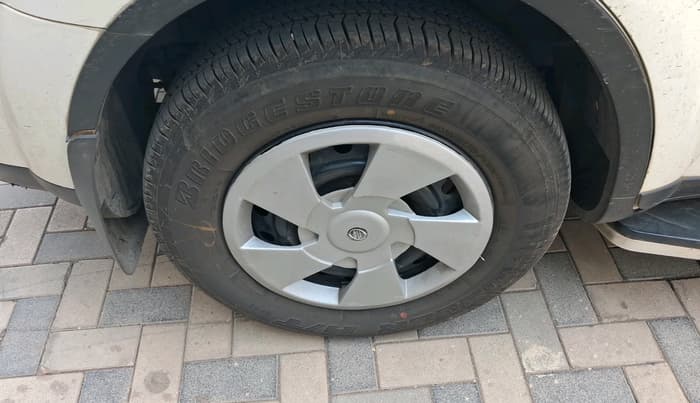 2016 Mahindra XUV500 W6, Diesel, Manual, 1,38,325 km, tyre