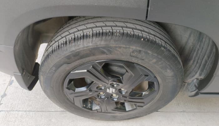 2024 Maruti BREZZA ZXI SMART HYBRID , Petrol, Manual, 30,010 km, tyre