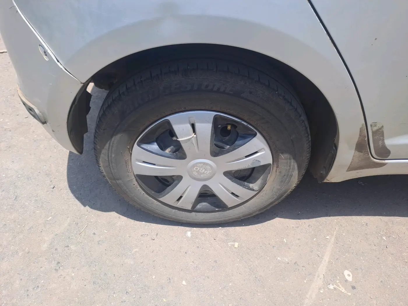 2011 Maruti Swift VXI, Petrol, Manual, 1,01,826 km, tyre