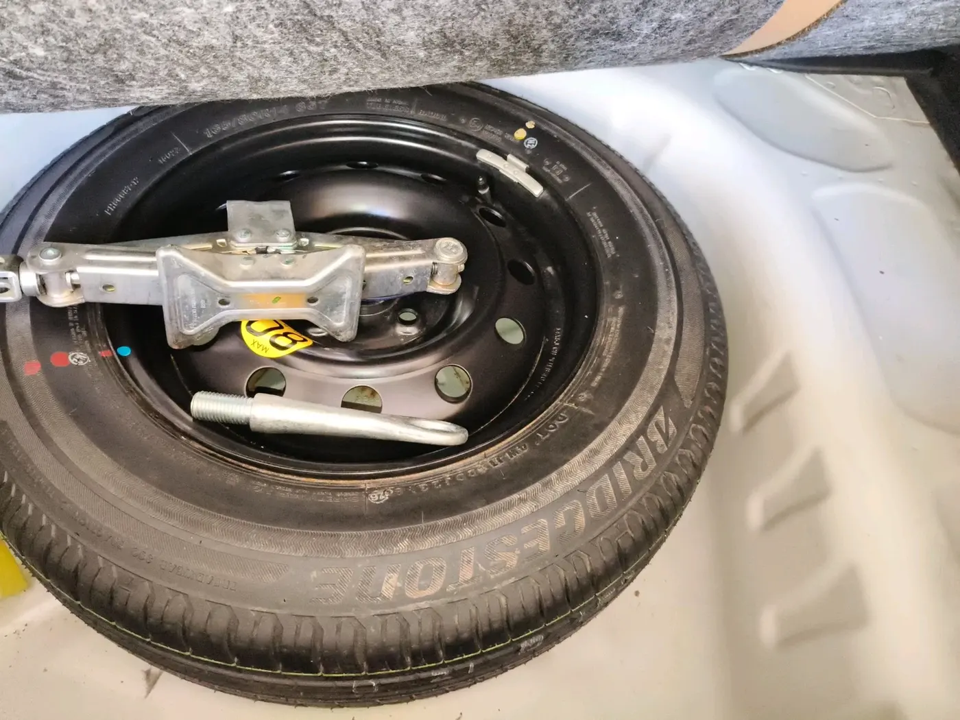 2018 Maruti Dzire ZXI, Petrol, Manual, 56,118 km, tyre