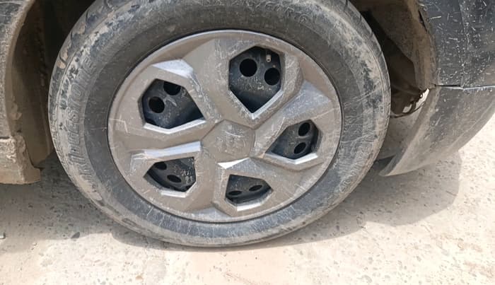2015 Maruti S Cross DELTA 1.3, Diesel, Manual, 1,94,983 km, tyre