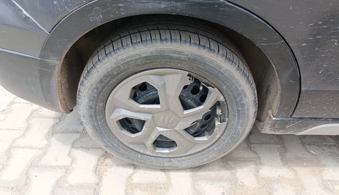 2015 Maruti S Cross DELTA 1.3, Diesel, Manual, 1,94,983 km, tyre