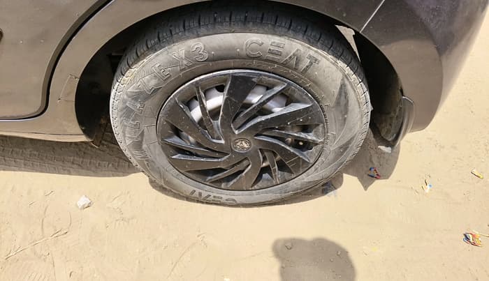 2019 Hyundai NEW SANTRO MAGNA, Petrol, Manual, 96,981 km, tyre