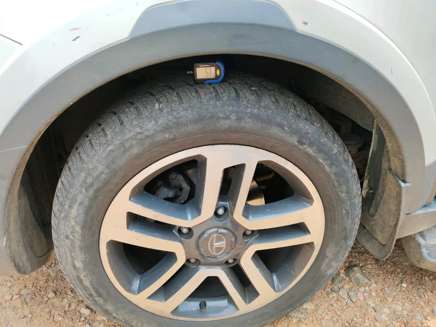2017 Tata Hexa XT 4X2 6 STR, Diesel, Manual, 1,11,558 km, tyre