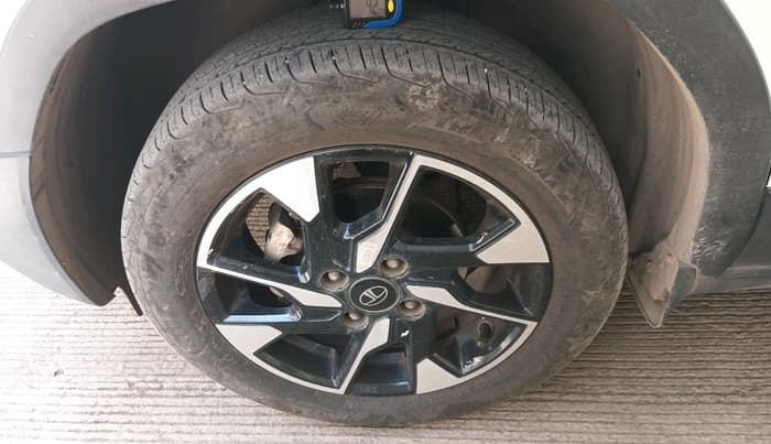 2024 Tata PUNCH ACCOMPLISHED DAZZLE SUNROOF CNG MT, CNG, Manual, 21,308 km, tyre