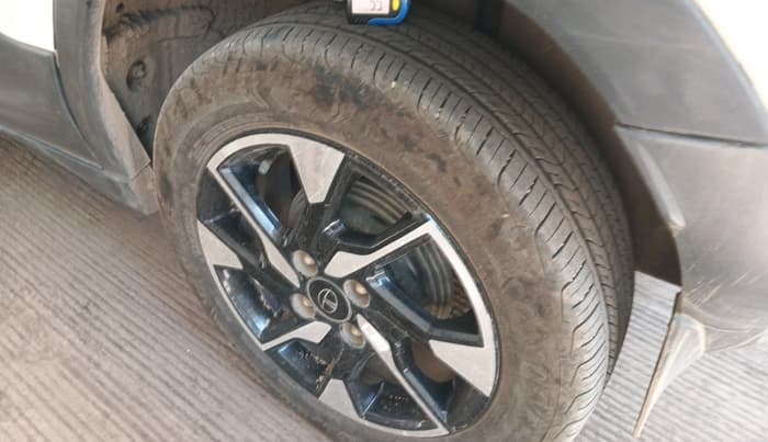 2024 Tata PUNCH ACCOMPLISHED DAZZLE SUNROOF CNG MT, CNG, Manual, 21,308 km, tyre