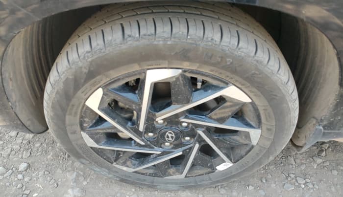 2024 Hyundai ALCAZAR Platinum 7 STR 1.5 Diesel MT, Diesel, Manual, 12,118 km, tyre