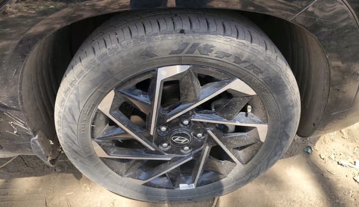 2024 Hyundai ALCAZAR Platinum 7 STR 1.5 Diesel MT, Diesel, Manual, 12,118 km, tyre