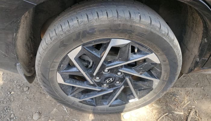 2024 Hyundai ALCAZAR Platinum 7 STR 1.5 Diesel MT, Diesel, Manual, 12,118 km, tyre
