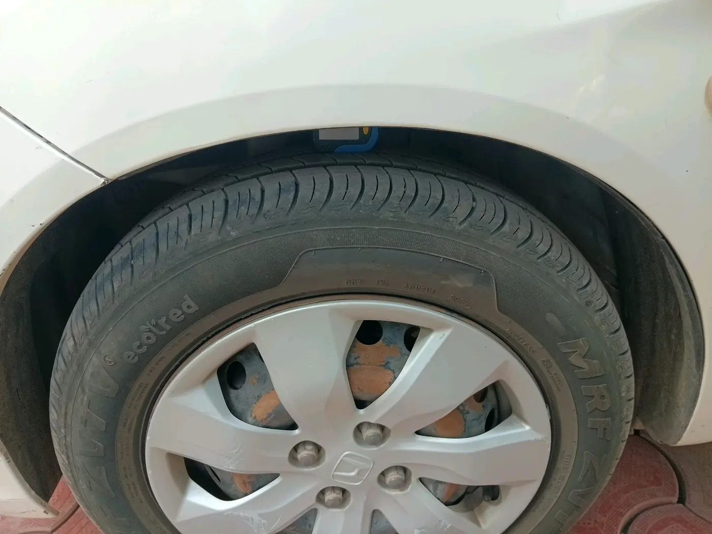 2014 Honda Mobilio 1.5L I-DTEC S, Diesel, Manual, 1,27,803 km, tyre