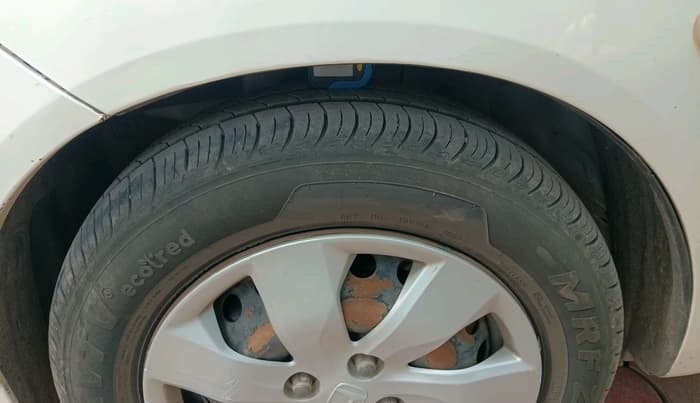 2014 Honda Mobilio 1.5L I-DTEC S, Diesel, Manual, 1,27,803 km, tyre
