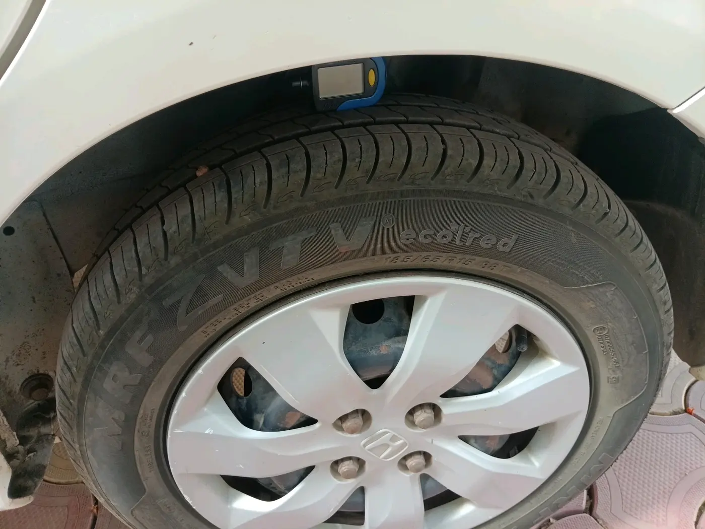 2014 Honda Mobilio 1.5L I-DTEC S, Diesel, Manual, 1,27,803 km, tyre