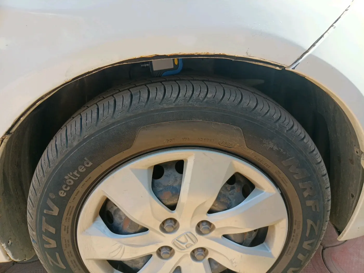 2014 Honda Mobilio 1.5L I-DTEC S, Diesel, Manual, 1,27,803 km, tyre