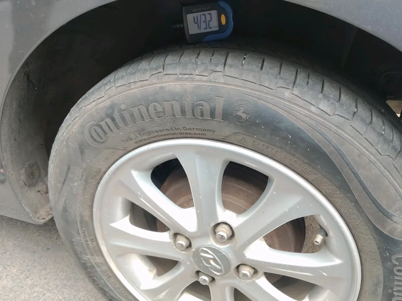 2014 Hyundai Grand i10 SPORTZ AT 1.2 KAPPA VTVT, Petrol, Automatic, 63,723 km, tyre