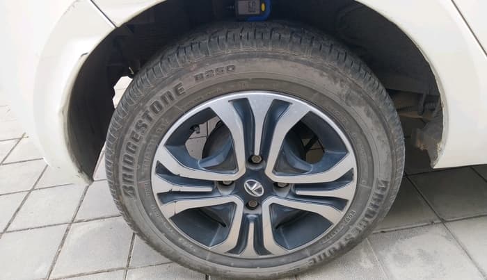 2022 Tata Tiago XT PETROL, Petrol, Manual, 21,658 km, tyre
