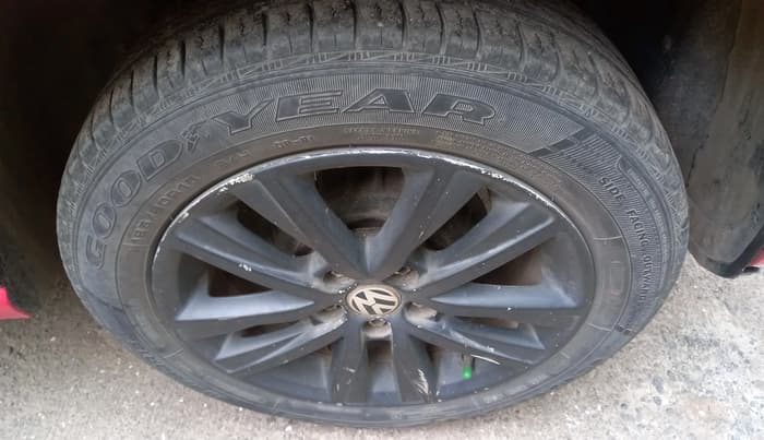 2014 Volkswagen Polo HIGHLINE1.2L, Petrol, Manual, 34,799 km, tyre
