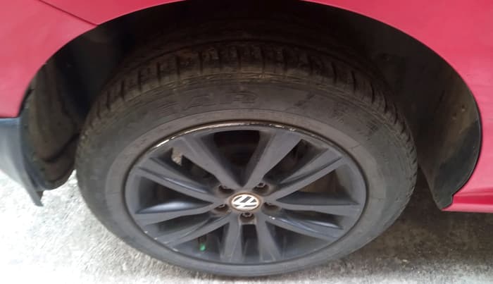 2014 Volkswagen Polo HIGHLINE1.2L, Petrol, Manual, 34,799 km, tyre