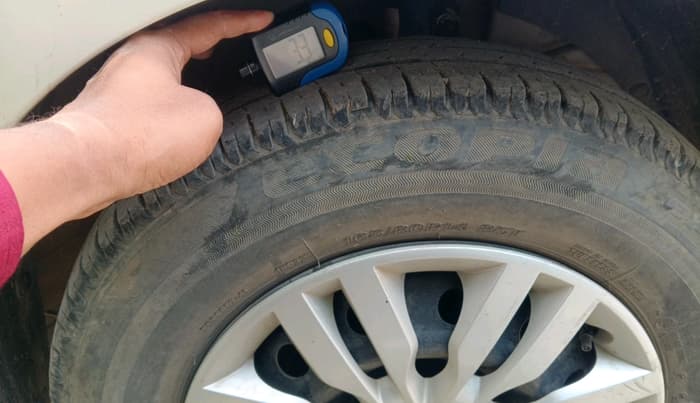 2017 Maruti Dzire VDI, Diesel, Manual, 40,964 km, tyre